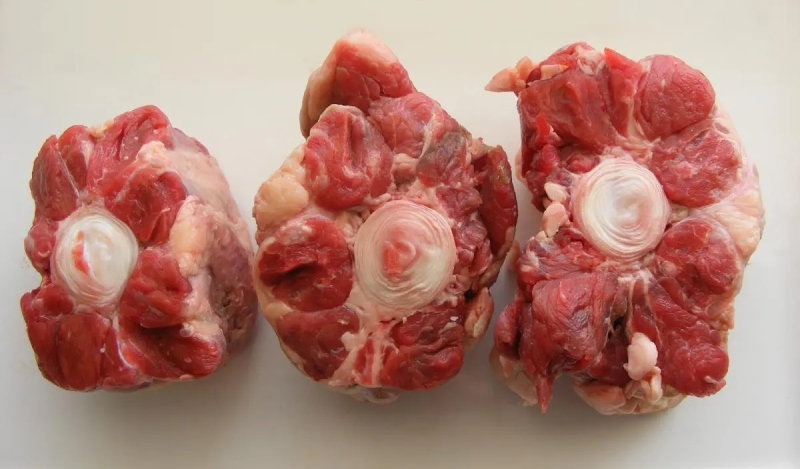 Những miếng xương bò tươi
