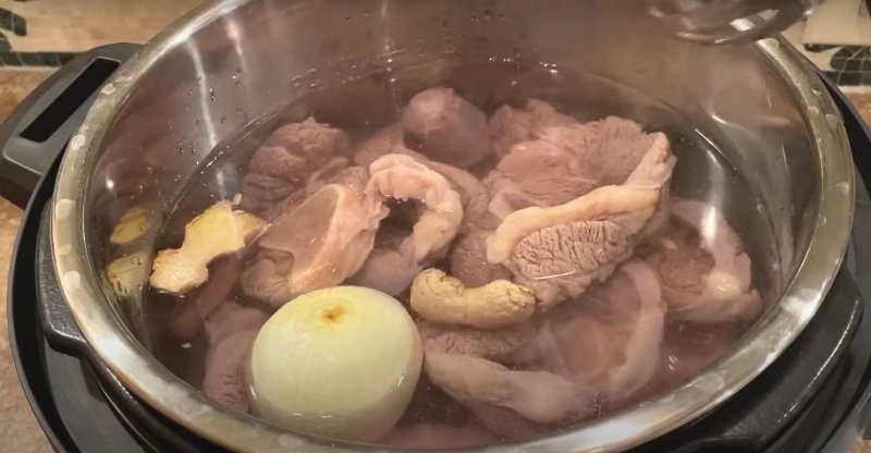 Hầm xương bằng nồi áp suất