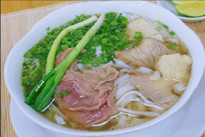 Thành phẩm tô phở giò heo thơm ngon