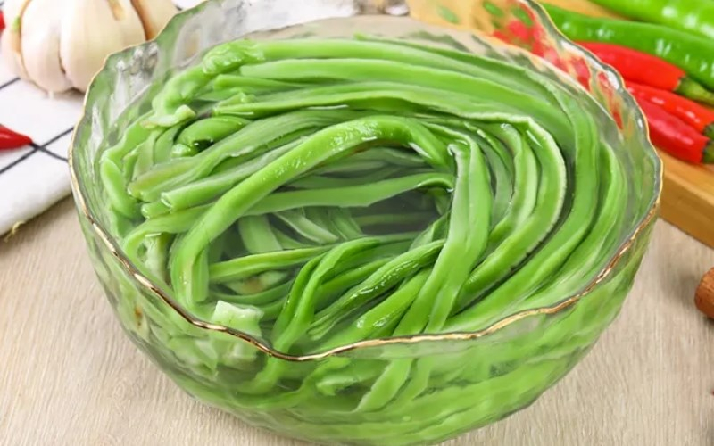 Rau tiến vua khô đem đi ngâm nước