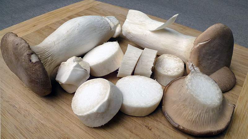 Nấm đùi gà ngâm nước muối loãng
