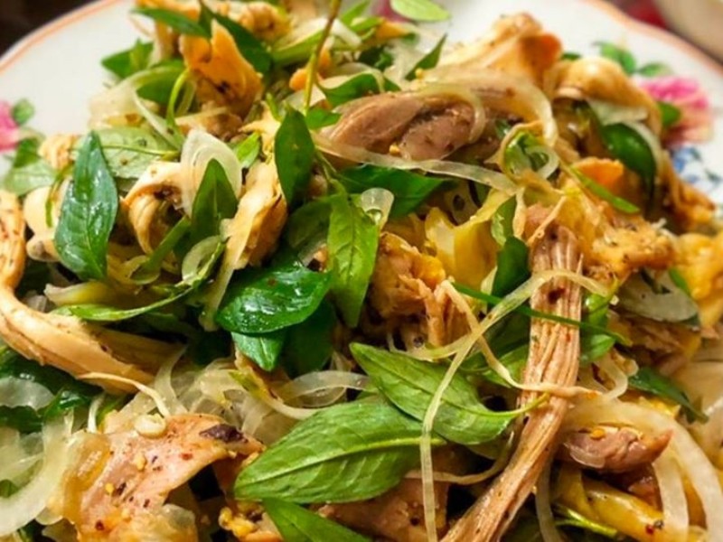 Gà xé được trộn gỏi