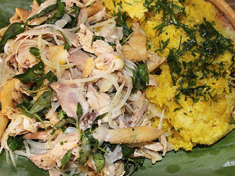 Món xôi ăn với gỏi gà