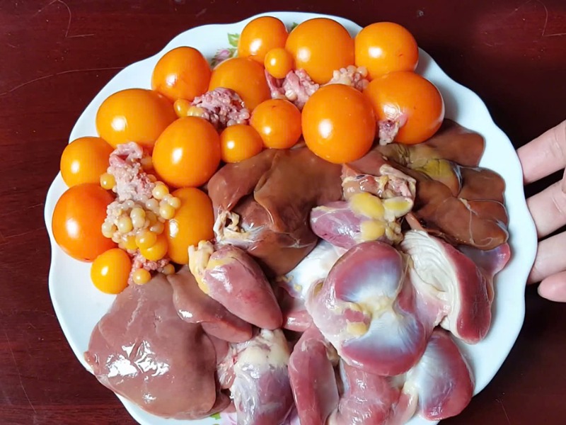 Sơ chế lòng gà sạch sẽ