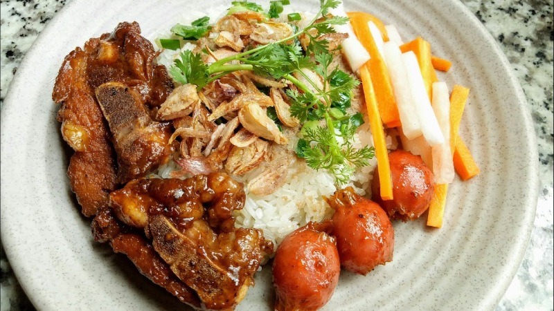 Món xôi sườn non kho