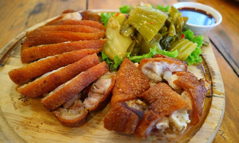 Chân giò rút xương chiên giòn