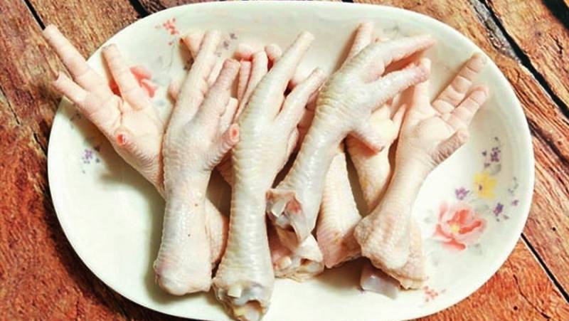 Chân gà mua về cần rửa sạch