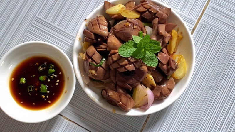 Món cật heo cháy tỏi hấp dẫn