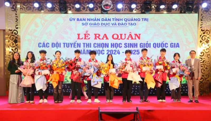 Lễ ra quân đội tuyển học sinh giỏi