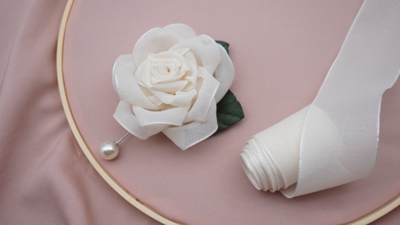 Hoa hồng cài áo vải handmade tinh tế