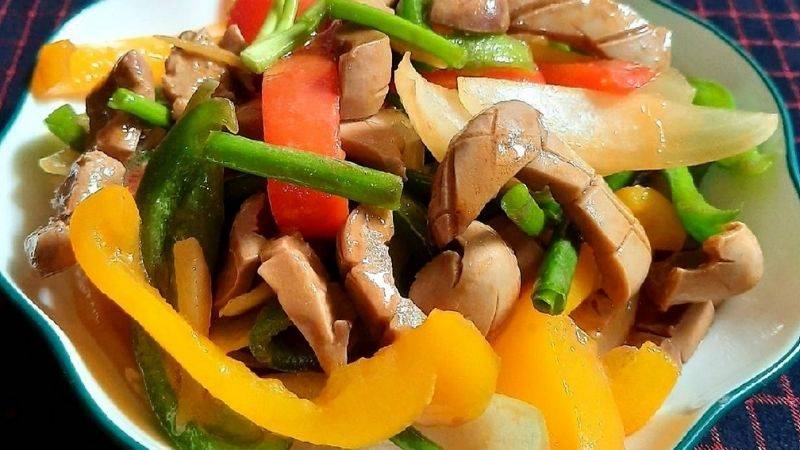 Món cật heo xào ớt chuông hấp dẫn