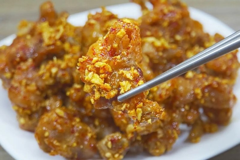 Chân gà rút xương cháy tỏi nước sốt chua cay đậm đà