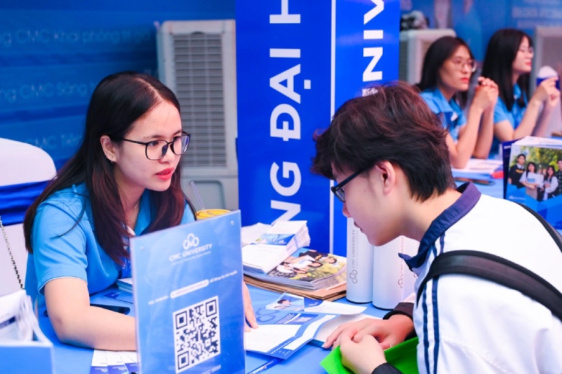 Thí sinh tham gia tuyển sinh