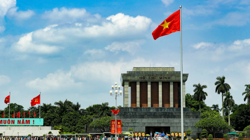 Hình nền Lăng Chủ tịch Hồ Chí Minh với ngọn cờ đỏ sao vàng