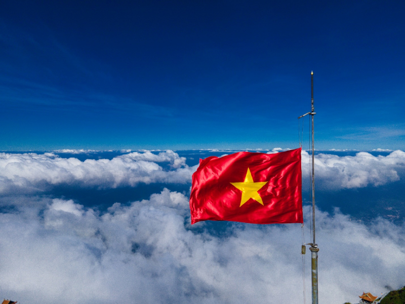 Lá cờ đỏ sao vàng mang ý nghĩa thiêng liêng, niềm tự hào dân tộc