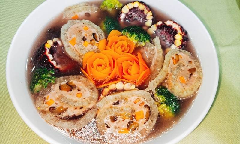 Tô canh bóng thả da heo khô mang hương vị thanh ngọt