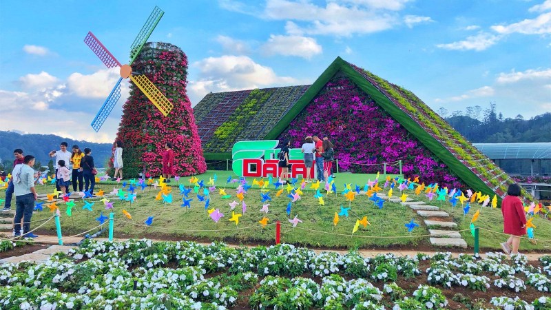 Thiên đường ngàn hoa rực rỡ sắc màu quanh năm