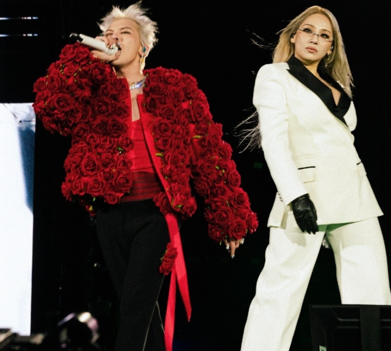 G-Dragon và CL cùng biểu diễn trên sân khấu