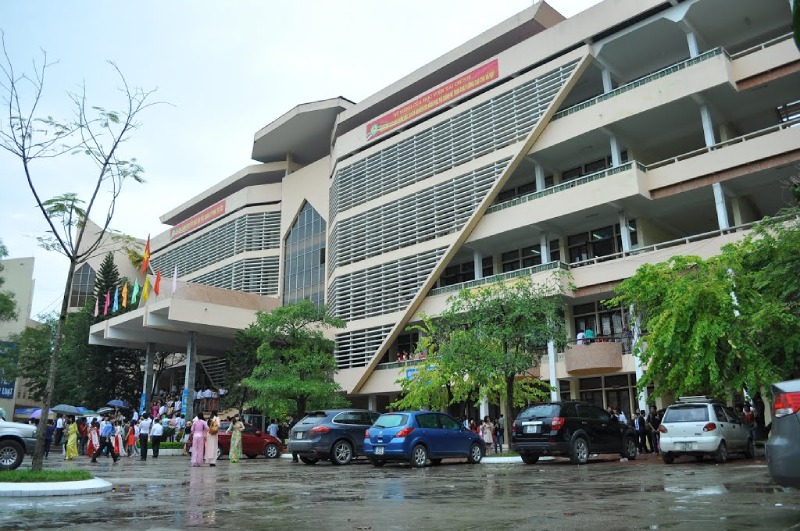 cập nhật điểm chuẩn và học phí học viện Tài chính 2025