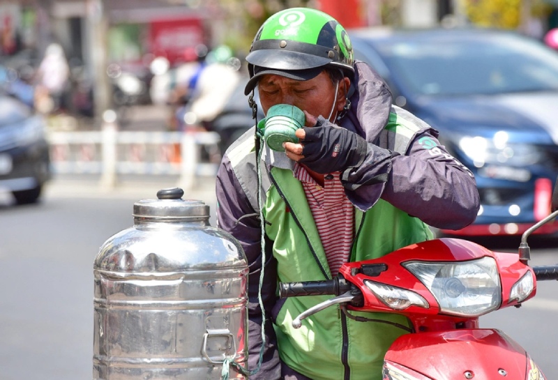  Dự báo thời tiết ngày 30/4/2025 tại TP. Hồ Chí Minh oi bức, nắng nóng