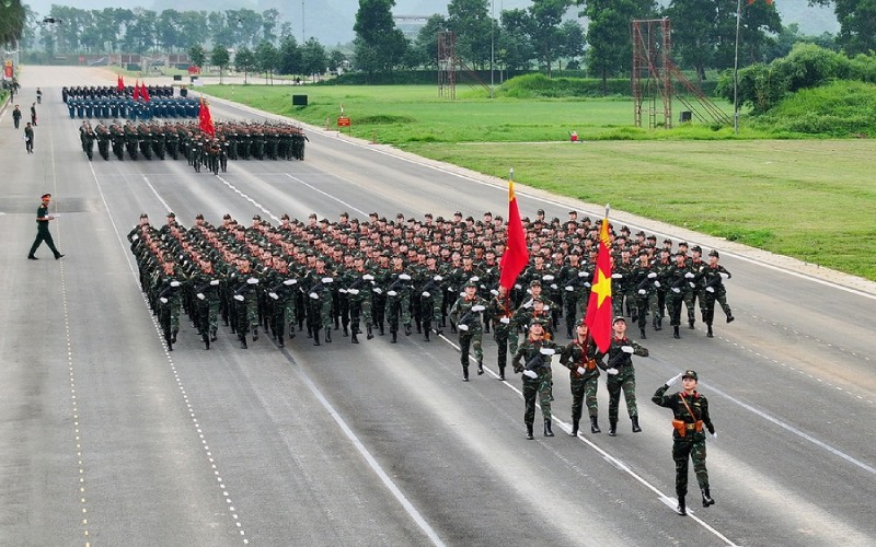 Các chiến sĩ tập luyện diễu binh