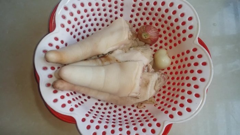 Đuôi heo đã được sơ chế sạch sẽ