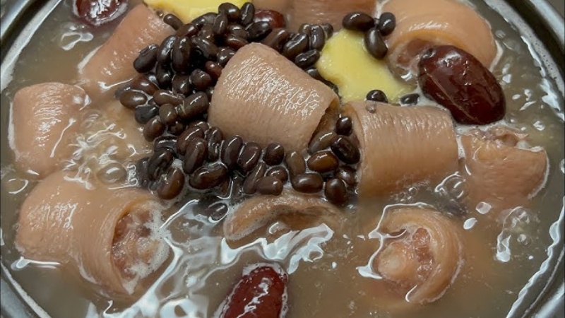 Nồi đậu đen nầm đuôi heo