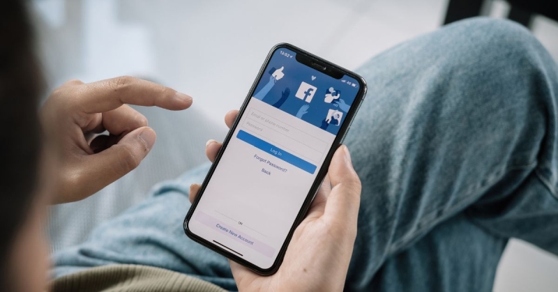 Đăng nhập Facebook trên ứng dụng di động