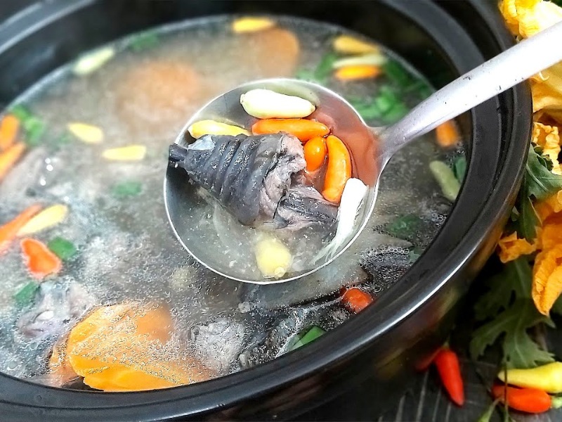 Món lẩu gà ác ớt hiểm
