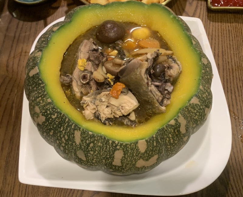 Gà ác hầm bí đỏ
