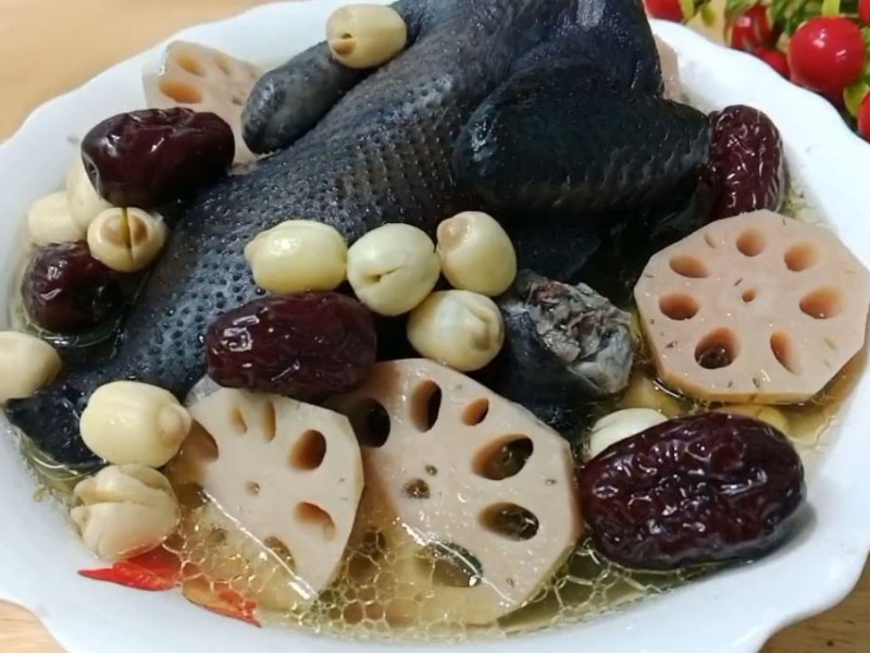 Tô gà ác hạt sen