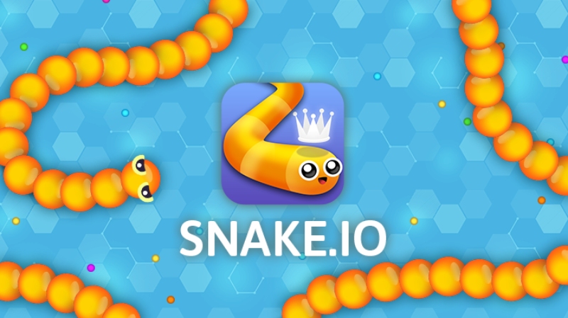 Giao diện trò chơi Snake.io với những chú rắn màu cam 