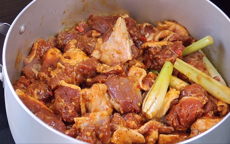 ướp gầu bò với gia vị