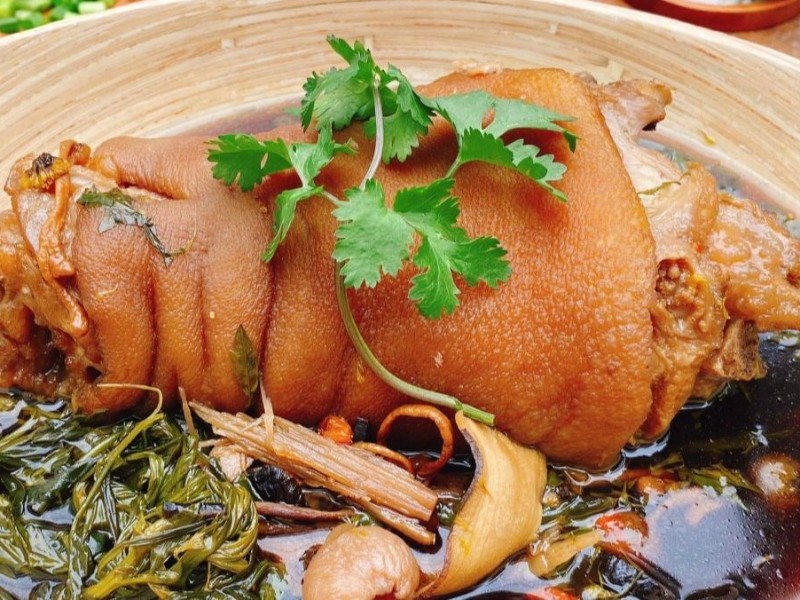 Món giò heo thuốc bắc