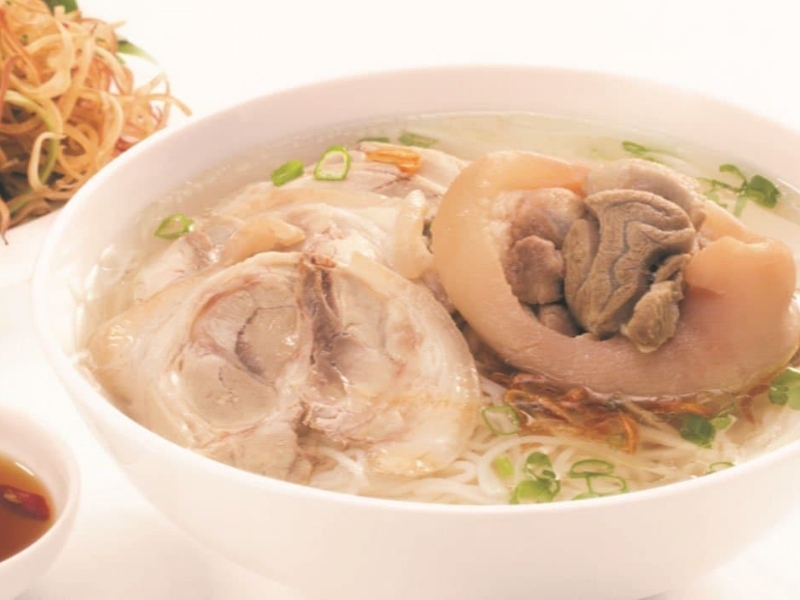 Món giò heo nấu bún