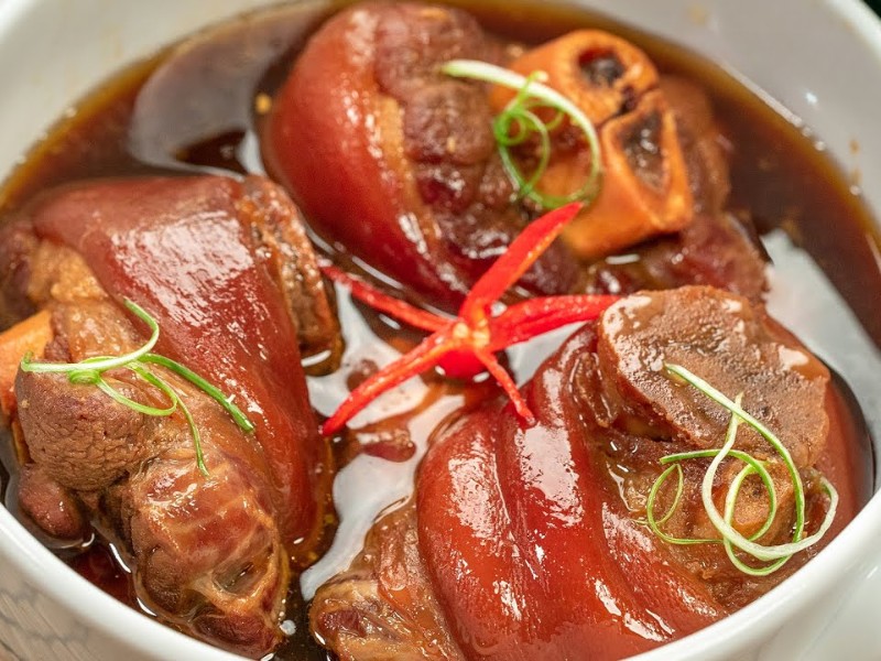 Món giò heo kho tàu