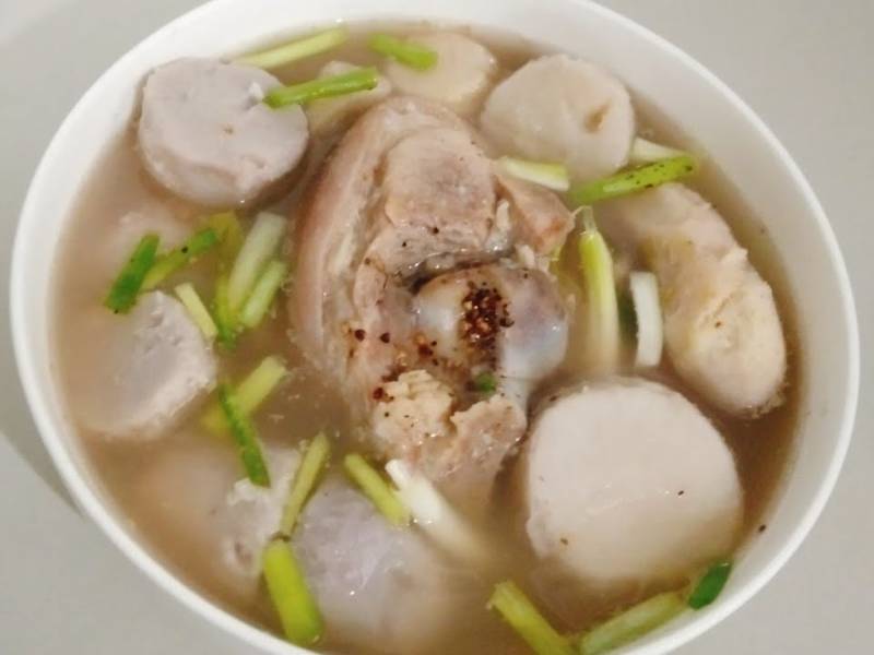Canh giò heo hầm khoai sọ bổ dưỡng
