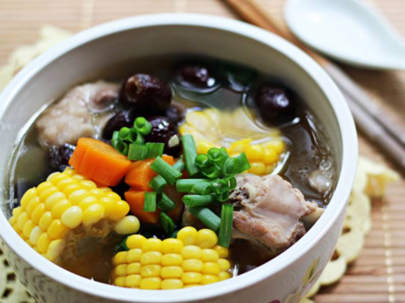 Canh bắp hầm giò heo bổ dưỡng