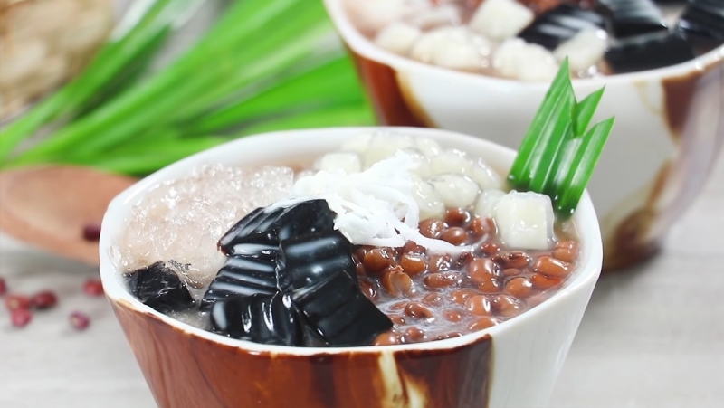 sương sáo đen mềm, hòa quyện vị ngọt của đậu đỏ