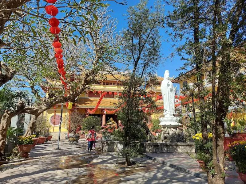 Nhiều người trẻ tìm về Chùa Phổ Đà để cầu duyên