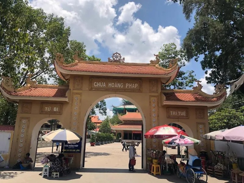 Chùa Hoằng Pháp đông vui dịp Tết