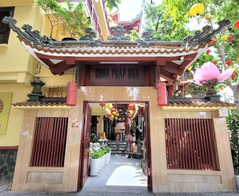 Chùa Pháp Hoa rực rỡ
