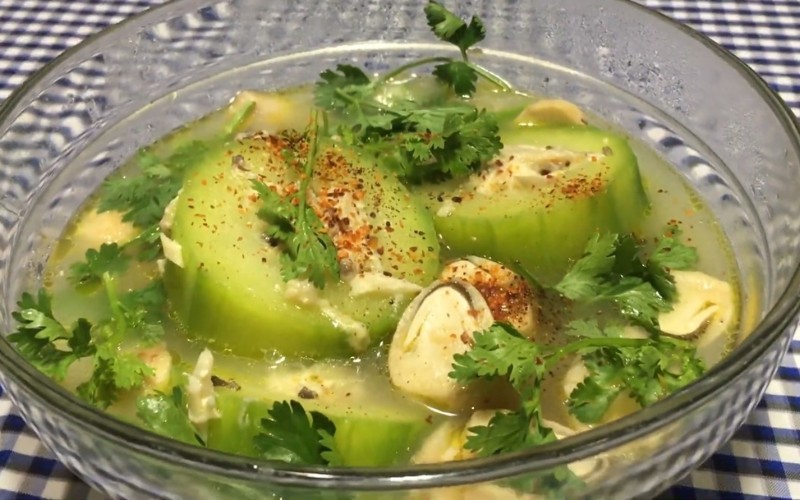 Món canh bí đao nấm rơm thanh đạm