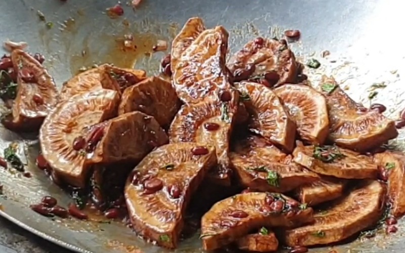 Món mít non kho tương hột