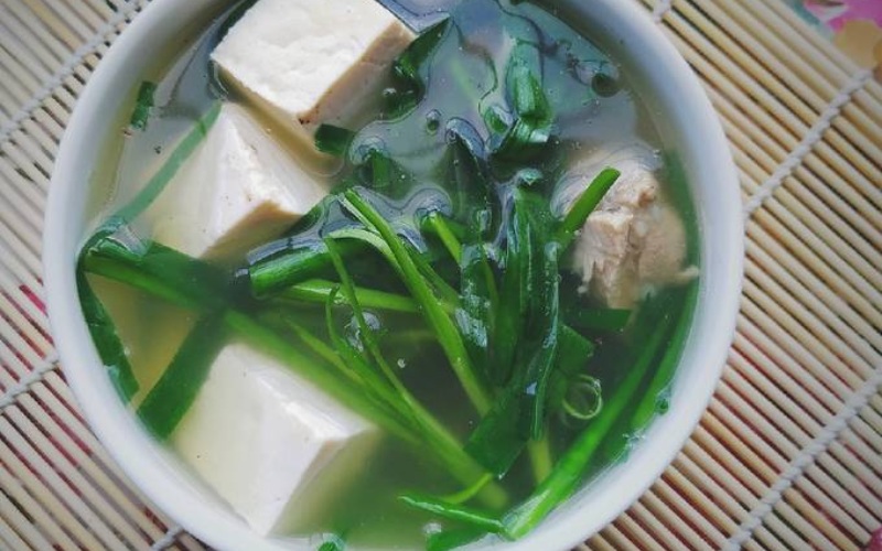 Món canh hẹ đậu hũ