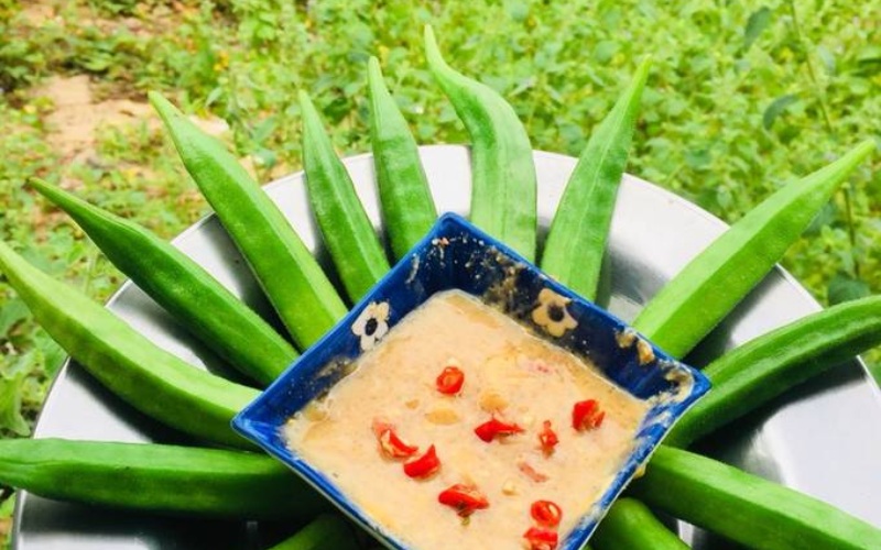 Món đậu bắp luộc chấm chao