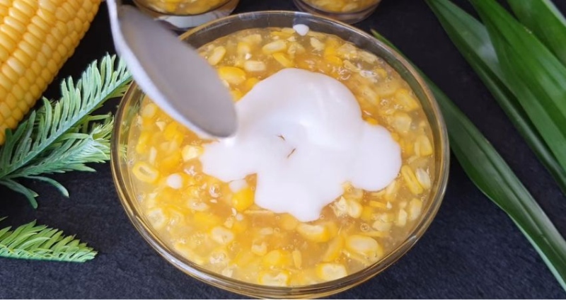 Chè bắp nấu nước cốt dừa béo ngọt