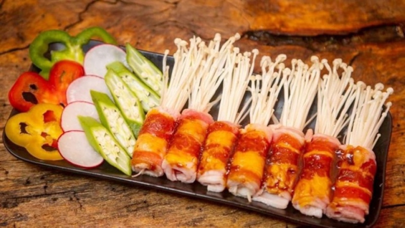 Nấm kim châm cuộn thịt ba chỉ nướng sốt đậm đà