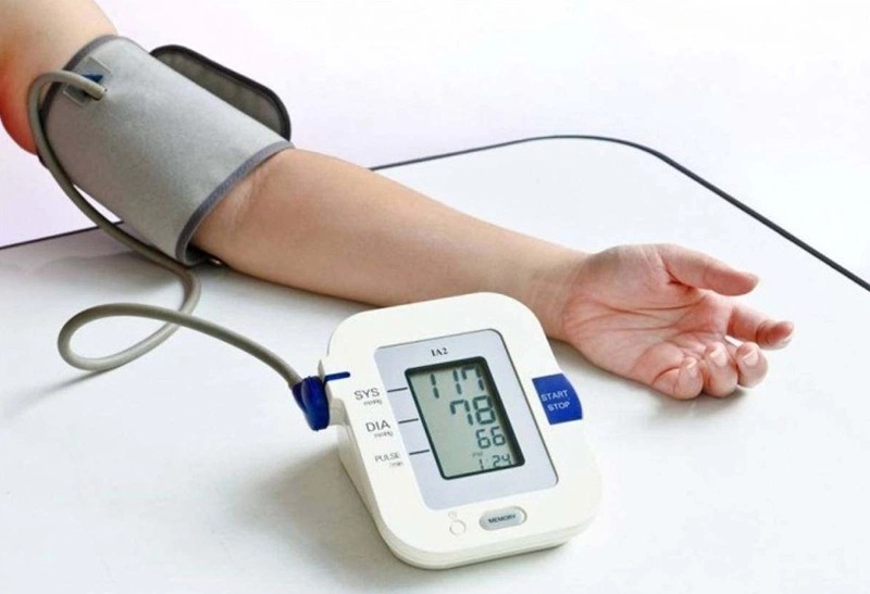  Gợi ý tặng máy đo huyết áp cho ông bà theo dõi sức khỏe.