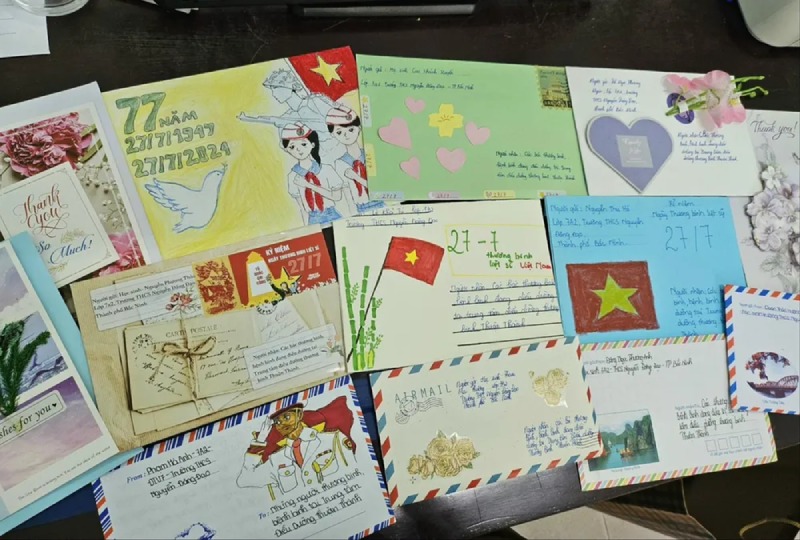 Những bức thư tay và thiệp chúc mừng ngày 27/7.